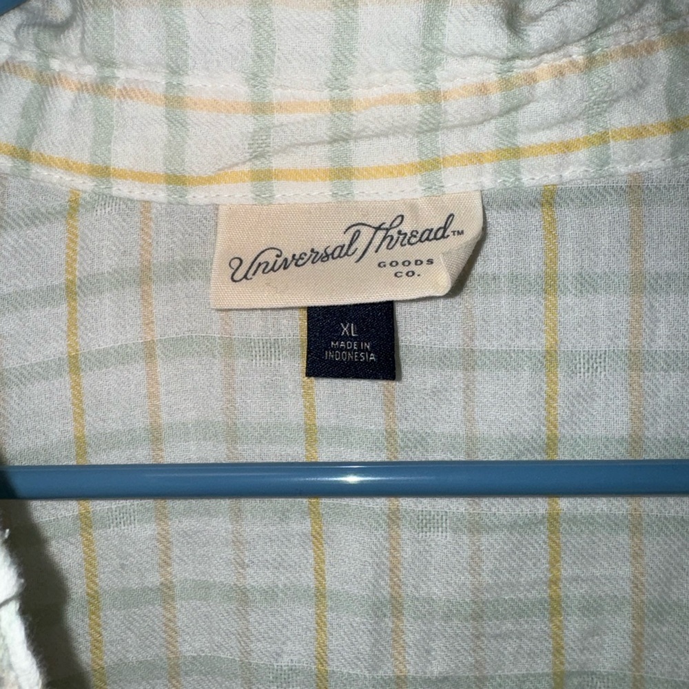 Target Universal Threads blouse - Picture 2 of 2